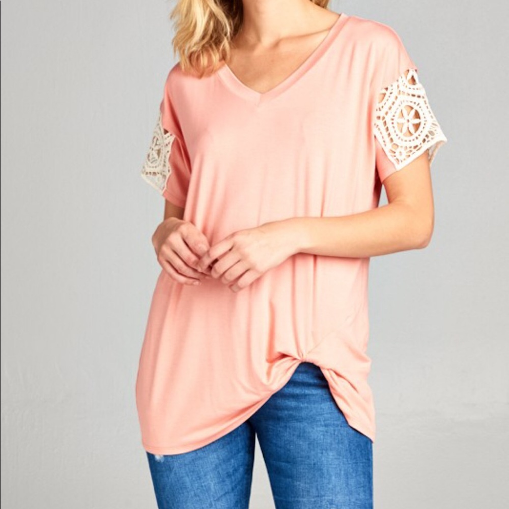 Front Bottom Twist V-neck w/ Lace Patch Sleeve Top